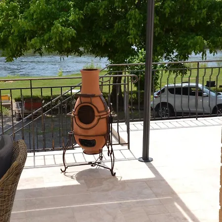 La Noyeraie Du Port D'enveaux