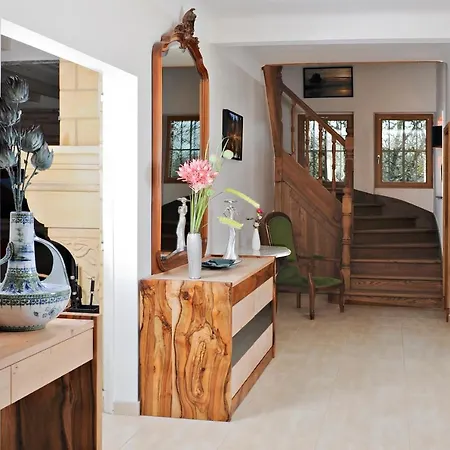 Homestay La Noyeraie Du Port D'enveaux *