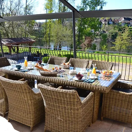 Alloggio in famiglia La Noyeraie Du Port D'enveaux Saint-Vincent-de-Cosse