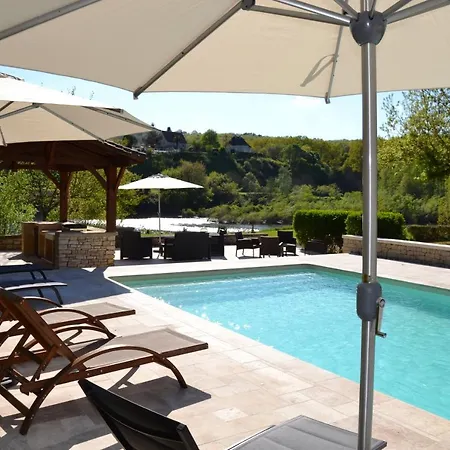 La Noyeraie Du Port D'enveaux Homestay *